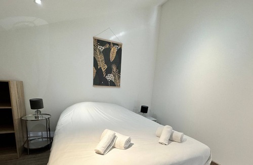 Jumieges Apartment | Coeur de Lion - One Bedroom Apartment, Sleeps 4