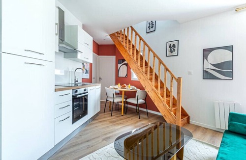 Bagnolet Apartment | Colorful apartment 5 minutes from Paris