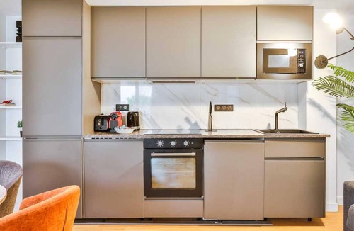 Quartier Saint-Ambroise Apartment | Comfort & Design for 10p - 5min from the Marais
