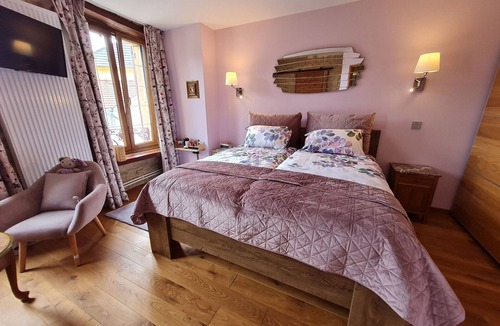 Pierrepont Bed & Breakfast | Comfortable room with private bathroom