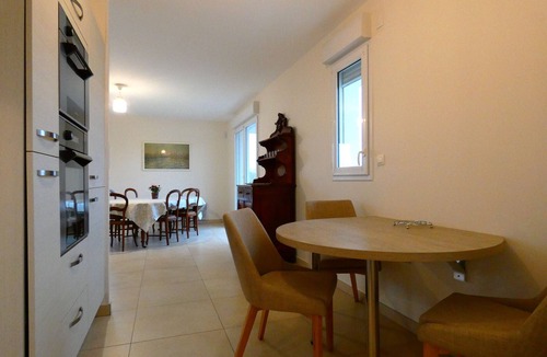 Epernon Apartment | Contemporary Apartment in Epernon with Rooftop, Close to Train Station