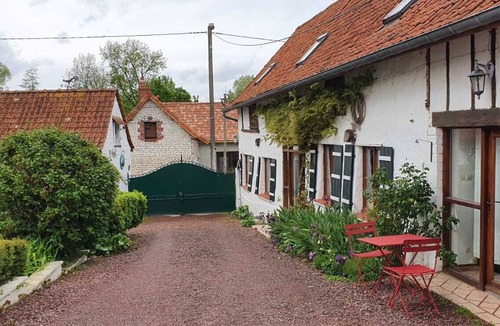 Nampont House | Cosy 17th-century "artist's studio" Logis, golf course, beaches, walled garden