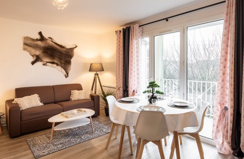 Meaux Apartment | ✨Cosy 2 new room apartment near Disneyland Paris ✨