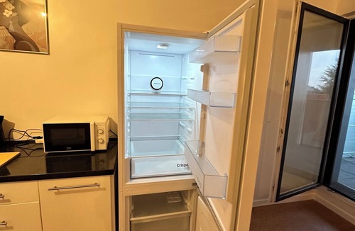 La Courneuve Apartment | Cosy 2-room apartment with parking near Hôtel de Ville station Courneuve