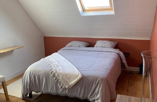 Breuil-Bois-Robert Apartment | Cosy apartment in small villa