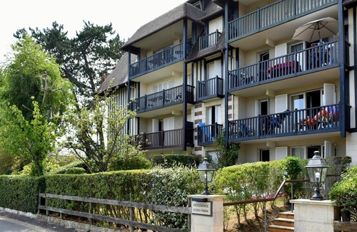Tourgeville Apartment | Cosy apartment for 4 people with WIFI, TV, balcony and panoramic view