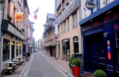 Honfleur Apartment | Cosy Apartment in Honfleur with a Private Garden