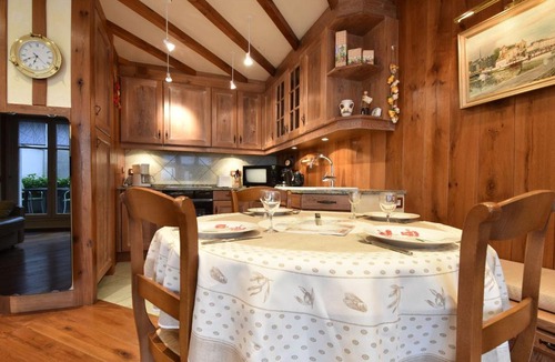 Honfleur Apartment | Cosy Apartment in Honfleur with a Private Garden