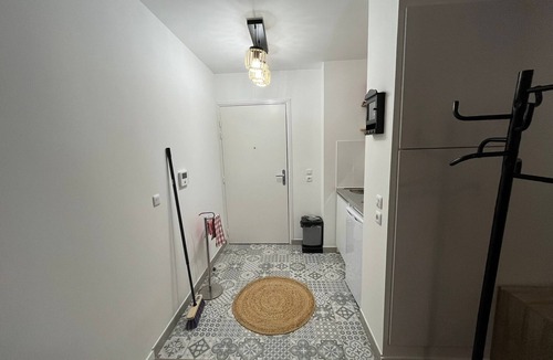 Noisy-le-Sec Apartment | COSY, CHIC STUDIO 5KM FROM PARIS (NOISY-LE-SEC)
