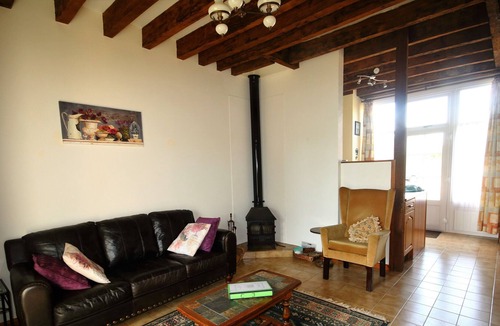 St Denis de Gastines Cottage | Cosy cottage with heated swimming pool and Wifi