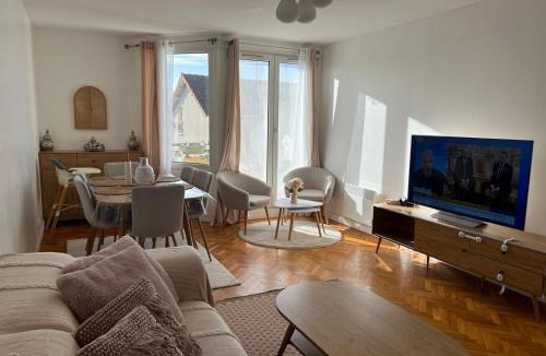Villiers-sur-Marne Apartment | Cosy Flat - Villiers City Center - RER A & E - between Paris & Disney
