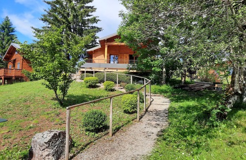 Saint-Laurent-en-Grandvaux Ski Chalet | Cosy Haut-Jura chalet - Swimming pool on the grounds - Beautiful terrace