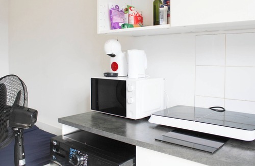 Pantin Apartment | Cosy, fully-equipped studio near Paris