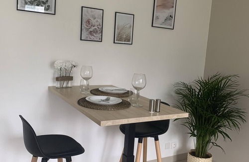 Cergy Apartment | Cosy Studio 30m2 - At the foot of the station - Parking