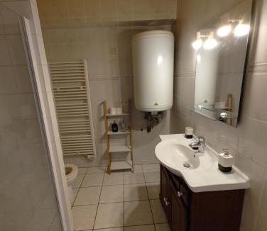 Pont-de-L'Arche Apartment | Cosy Studio