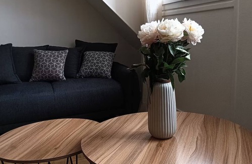 Beauvais Apartment | Cosy T2 apartment Hyper Centre Place Jeanne Hachette NEAR AIRPORT AND SNCF STATION