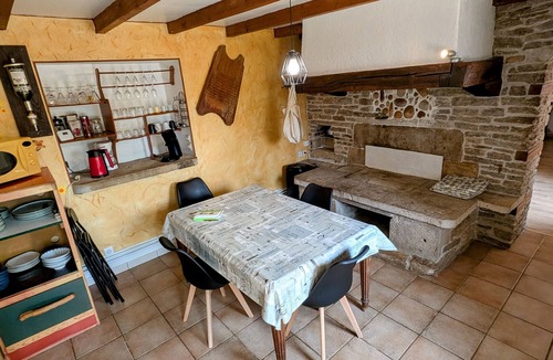 Coulevon Cottage | Cottage between city and countryside, free Wi-Fi, along painters' circuit