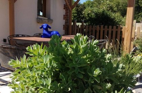 Trepied House | COTTAGE BLUE SHEEP