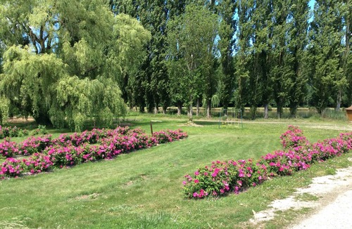 Les Marets House | Cottage in 8 ha park with lake, toys/swing set/ping pong . Paris 80km