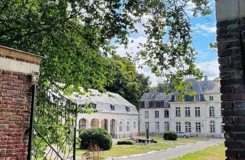 Humieres House | Cottage in the estate of a secluded castle.