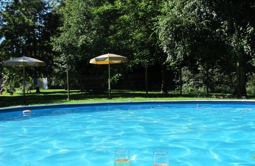Tortefontaine Cottage | Cottage sleeps 10 all ensuite with outside pool