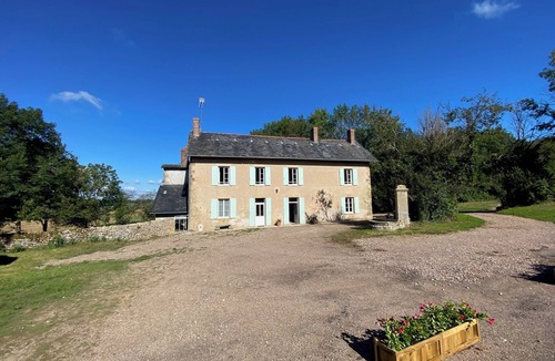 Saint-Benin-d'Azy House | Country house with a beautiful view, ideal for family and friends get-togethers