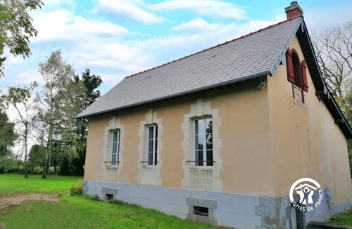 Nuille-sur-Vicoin Cottage | Country Retreat with Private Woods, Ponds, and Gardens