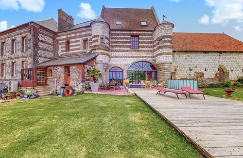 Criquetot-le-Mauconduit Apartment | Cozy apartment in Criquetot-le-Maucondui