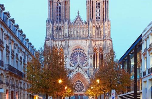 Reims Apartment | Cozy apartment - Downtown Place d'Erlon
