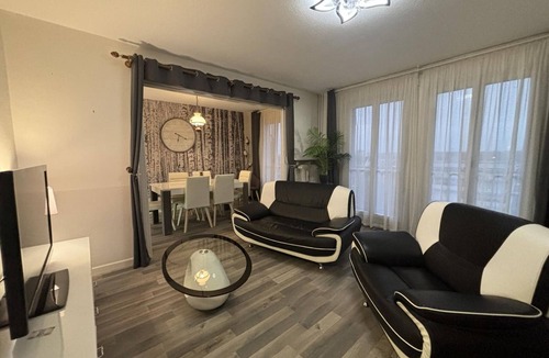 Moulins Apartment | Cozy apartment in central Moulins with balcony and wifi