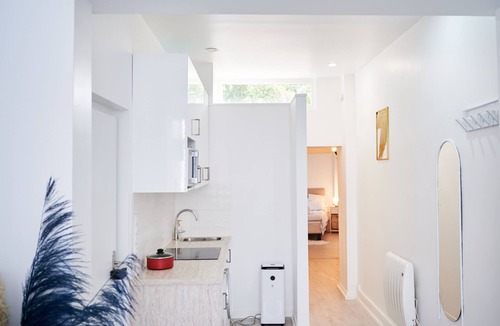 Creil Apartment | Cozy appartment at Creil city center, 6mins walk from Creil train station