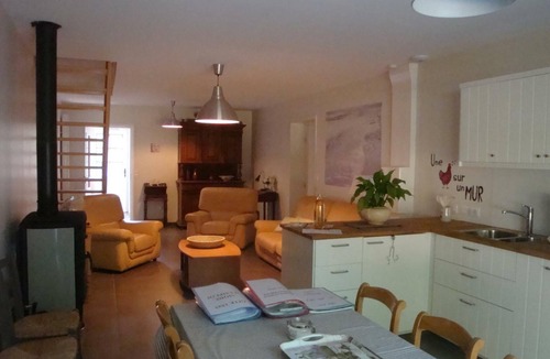 Quaedypre Cottage | Cozy Farmhouse in Quaëdypre: Sleeps 12, Private Garden, Near Dunkirk Beaches, WiFi & Baby Gear
