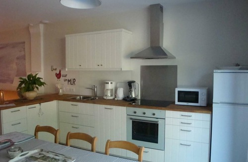 Quaedypre Cottage | Cozy Farmhouse in Quaëdypre: Sleeps 12, Private Garden, Near Dunkirk Beaches, WiFi & Baby Gear