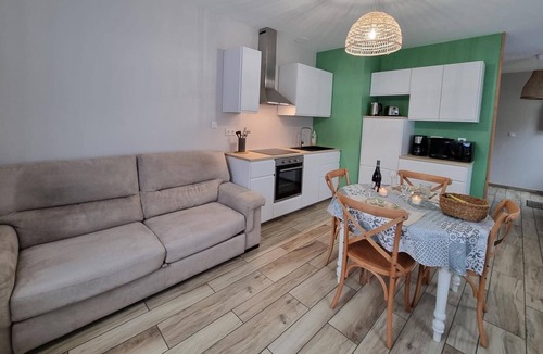 Iwuy Cottage | Cozy Independent House in Iwuy: Modern Amenities, WIFI, Parking, Terrace, Near Attractions