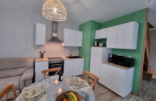 Iwuy Cottage | Cozy Independent House in Iwuy: Modern Amenities, WIFI, Parking, Terrace, Near Attractions
