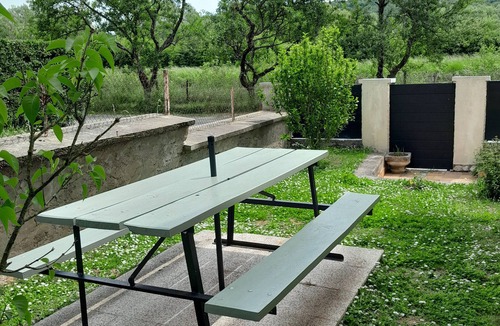 Vilosnes-Haraumont Cottage | Cozy Loft Retreat by the Meuse: Terrace, BBQ, Bikes, Kids' Games, Near Verdun & Adventure Park