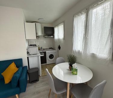 Arpajon Apartment | Cozy, quiet and bright studio