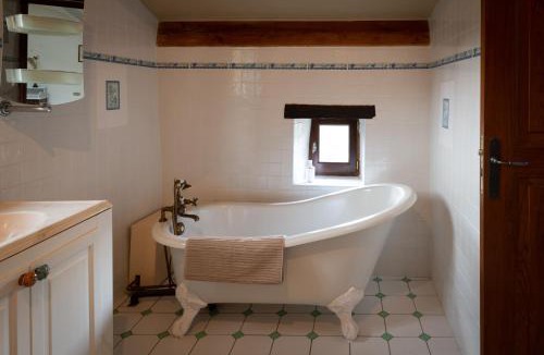 Asperjoc Apartment | d'une Source