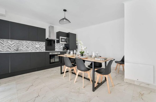 Les Stades House | Design house - 8 pers - Paris/Disney 30 min away