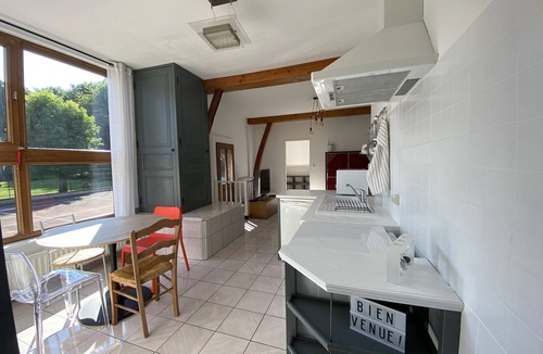 Lanches-Saint-Hilaire House | "Discover Charm and Comfort - An Unforgettable Stay Awaits You!"
