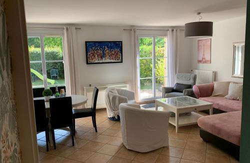 Bailly-Romainvilliers Villa | DISNEY & PARIS Happy Villa for 10 persons with Private Garden & Terrace 4 bedrooms, 3 bathrooms FIBER Wifi Netflix & free Parking