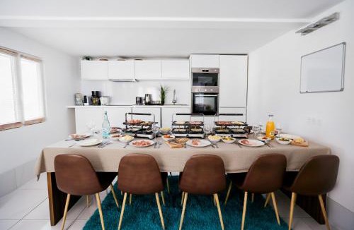 Gournay-sur-Marne Villa | DnE VILLA- DISNEY-PARIS - HOLIDAYS HOUSE - MAISON DE VACANCES - PISCINE - POOL- 6 CHAMBRES- 6 SDB - 6 BEDROOMS - 6 BATHROOMS