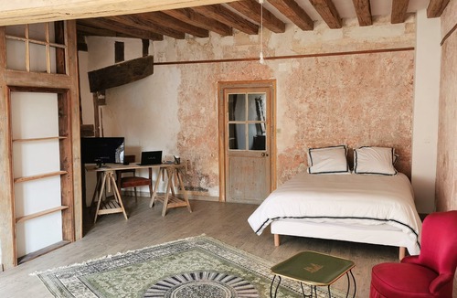 Chatillon-Sur-Loire House | Domaine Carré de Dames with jacuzzi and garden