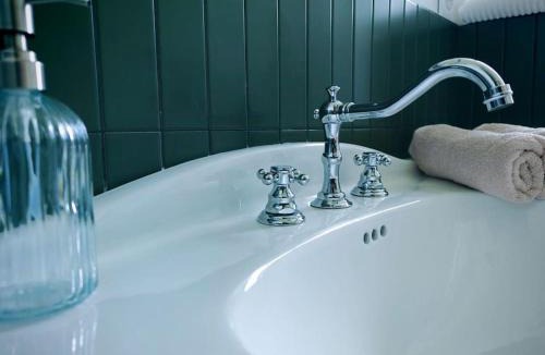 Saint-Quentin-sur-le-Homme Apartment | Domaine de l'îsle Manière 10 pers