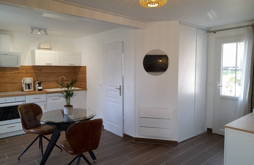 Rue Apartment | Domaine de L'ermitage Gîte les Saules