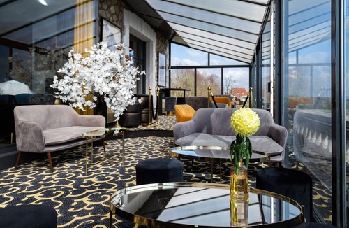 Rolleboise Hotel | Domaine de la Corniche