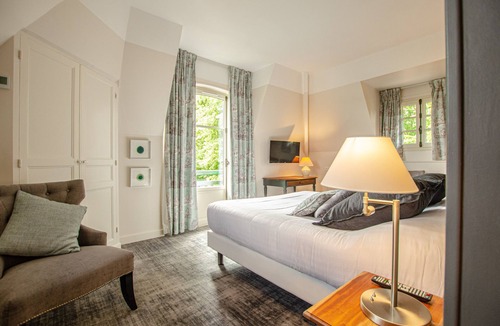 Rolleboise Hotel | Domaine de la Corniche