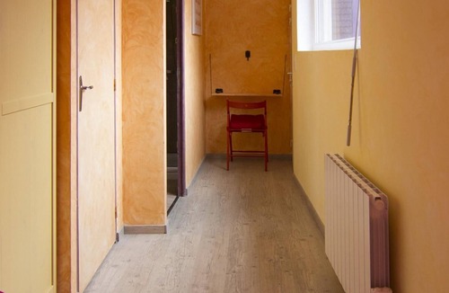 Mailly-la-Ville House | Double-Classic-Ensuite bathroom with shower-Courtyard view-Chambre du...