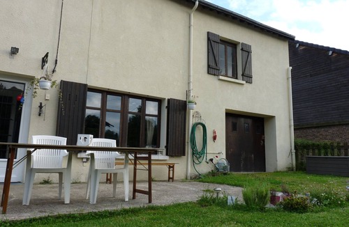 Falaise House | Double room in a house overlooking a natural horizon.