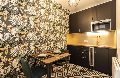 Hincmar Apartment | Downtown: Confort Moderne, Fiber Optics, Netflix, Parking